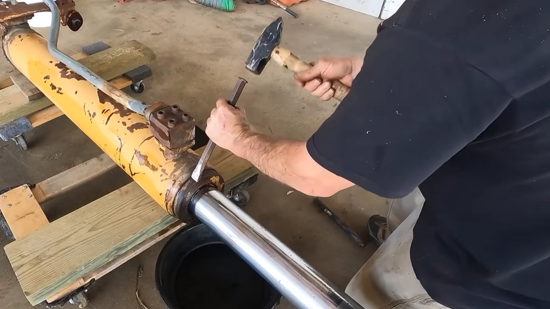Cylinder dismantling