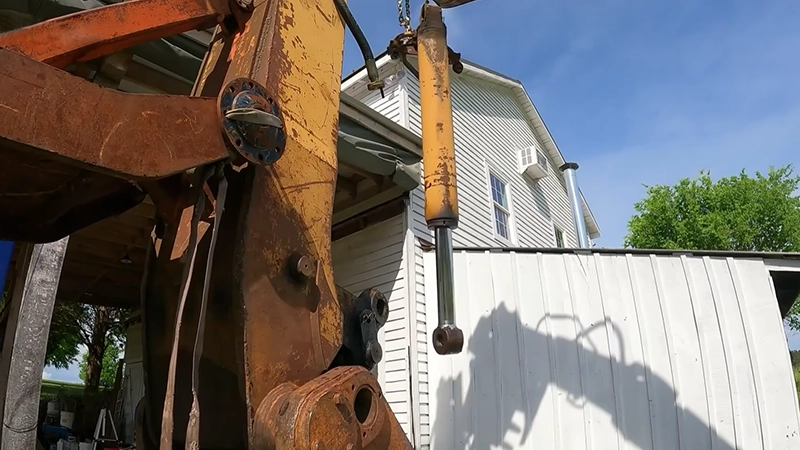Hydraulic cylinder removal